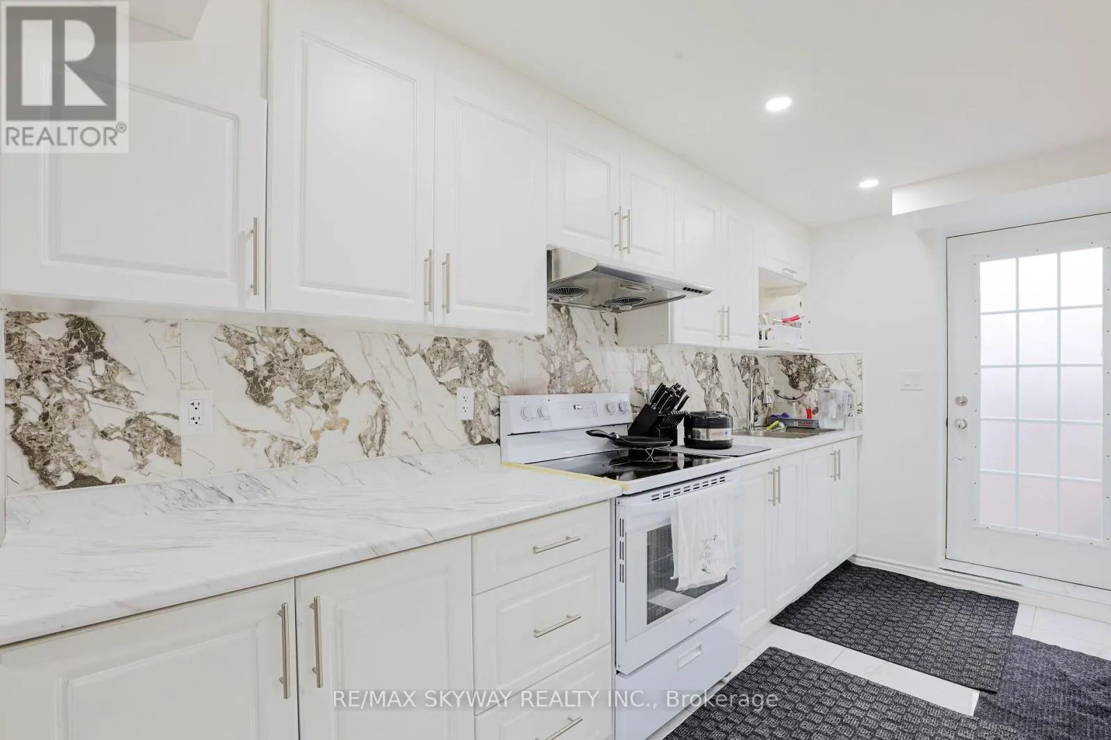 379 VALLEYWAY DRIVE