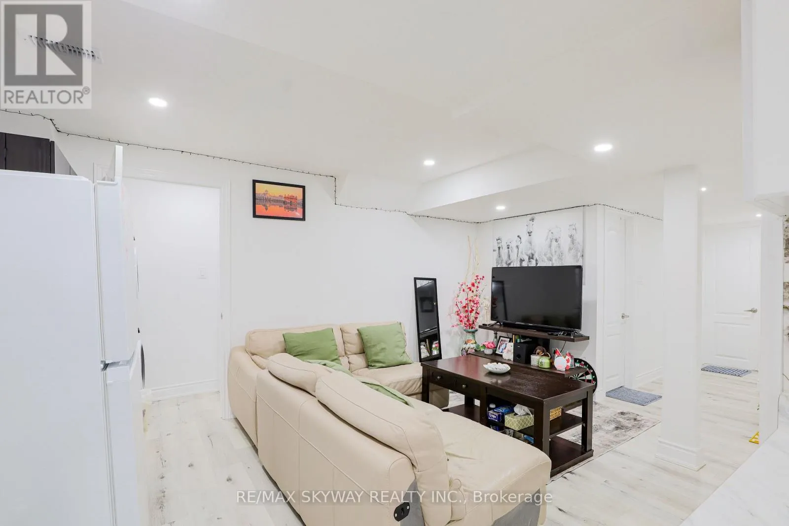 379 VALLEYWAY DRIVE