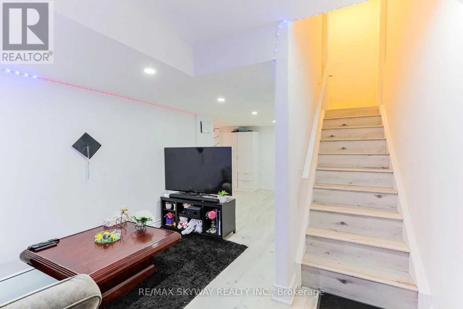 379 VALLEYWAY DRIVE