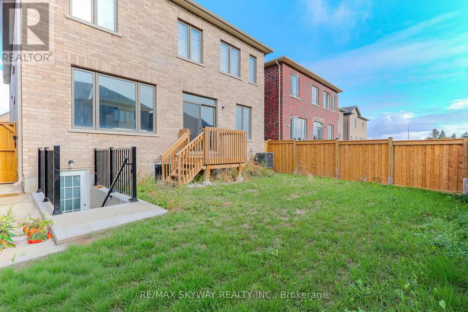 379 VALLEYWAY DRIVE