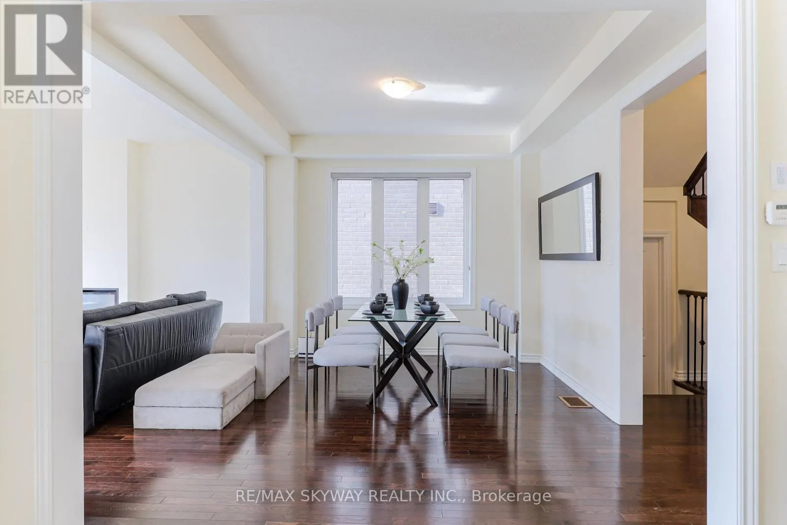 379 VALLEYWAY DRIVE