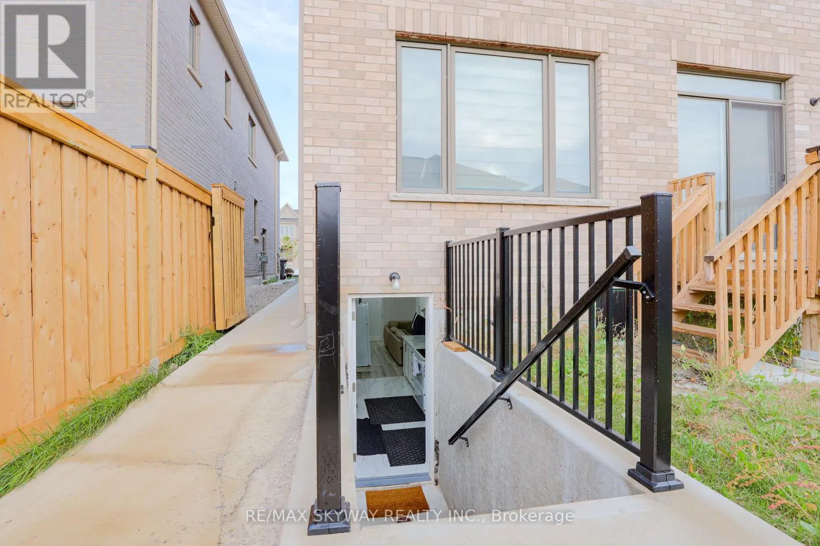 379 VALLEYWAY DRIVE