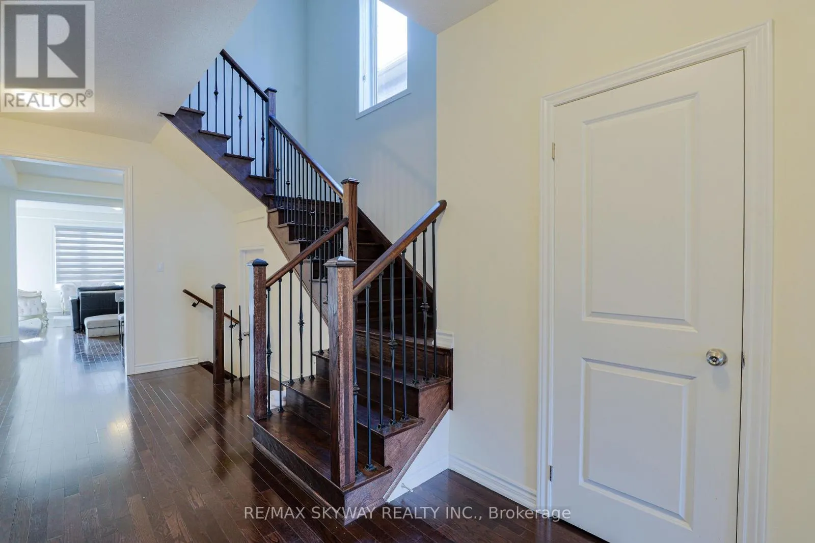 379 VALLEYWAY DRIVE