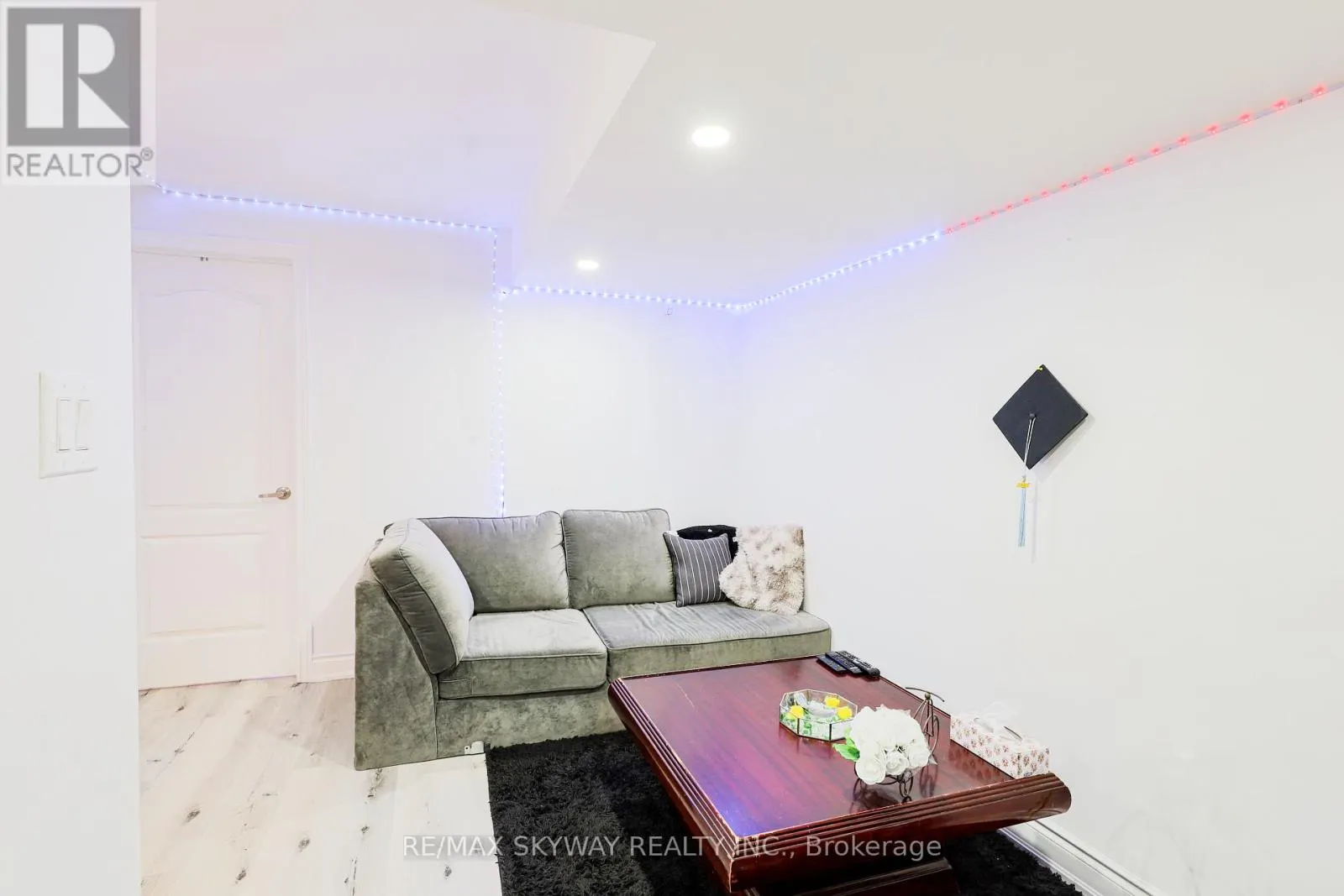 379 VALLEYWAY DRIVE
