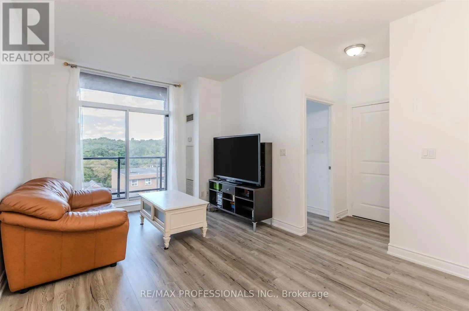 507 - 25 EARLINGTON AVENUE