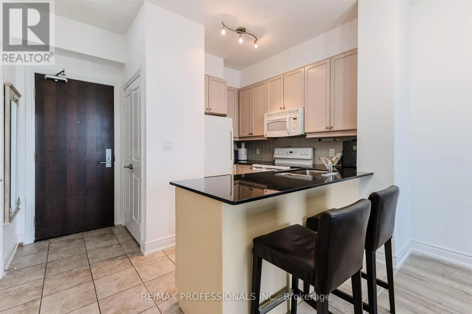 507 - 25 EARLINGTON AVENUE