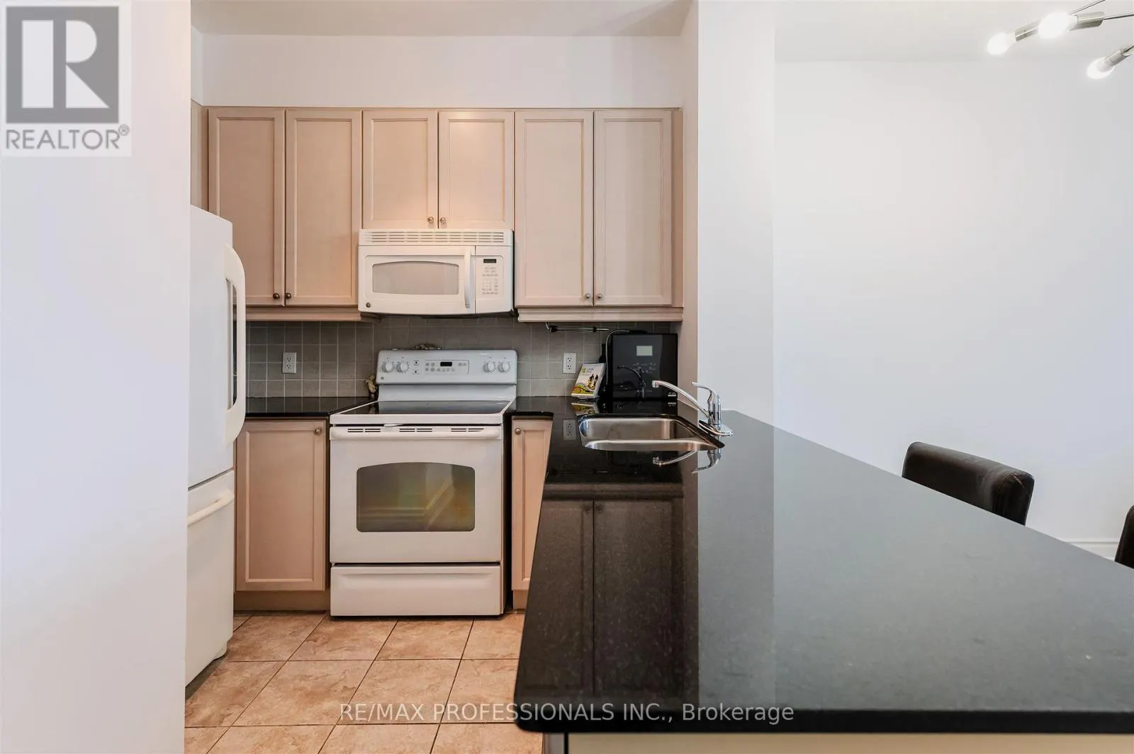 507 - 25 EARLINGTON AVENUE