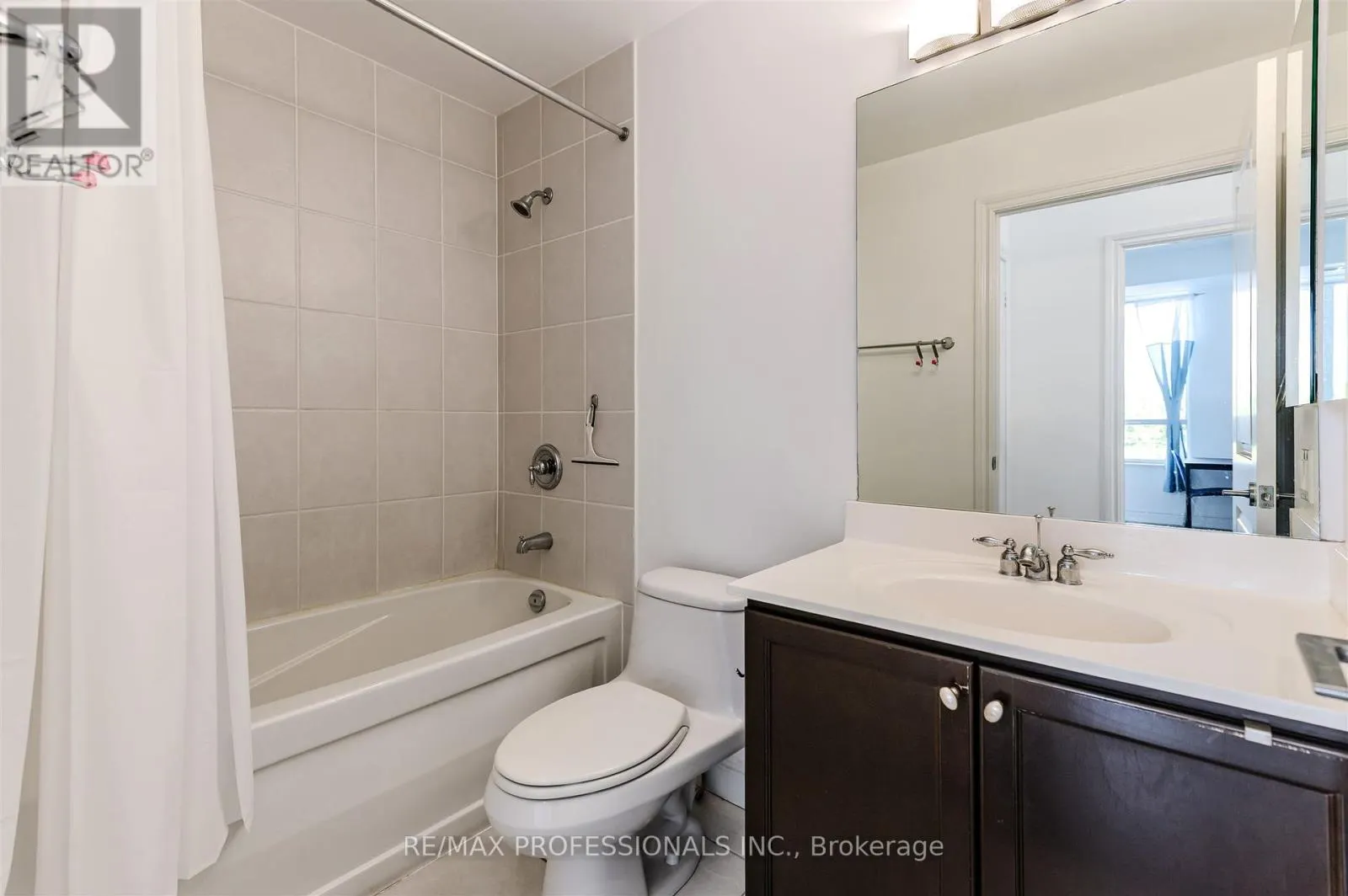 507 - 25 EARLINGTON AVENUE
