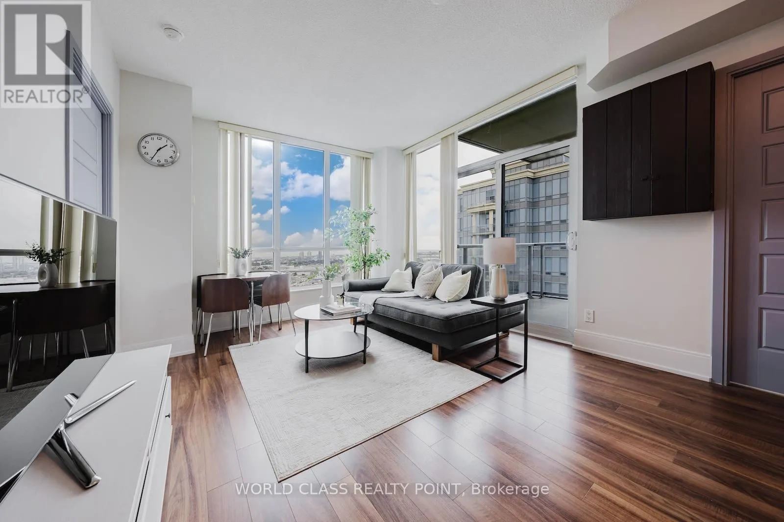 15 - 15 VIKING LANE