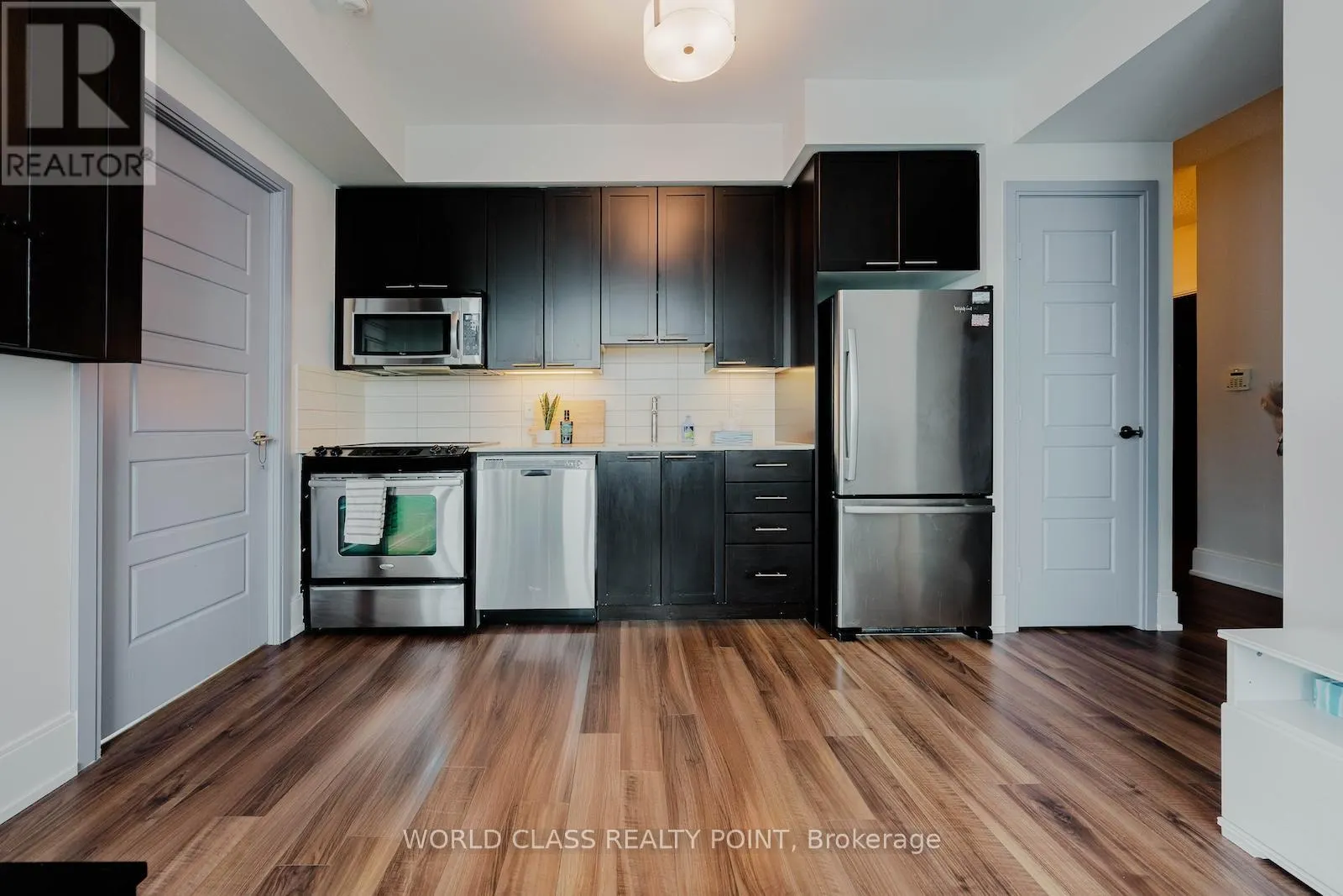 15 - 15 VIKING LANE