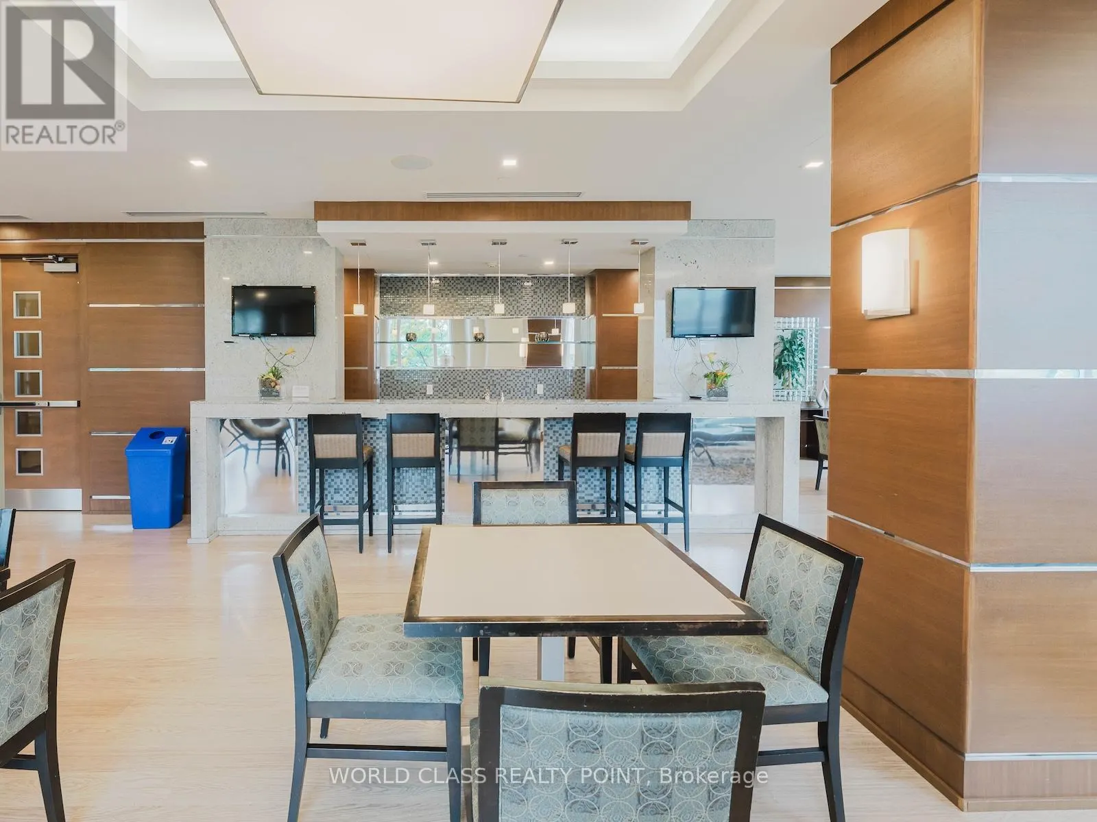 15 - 15 VIKING LANE