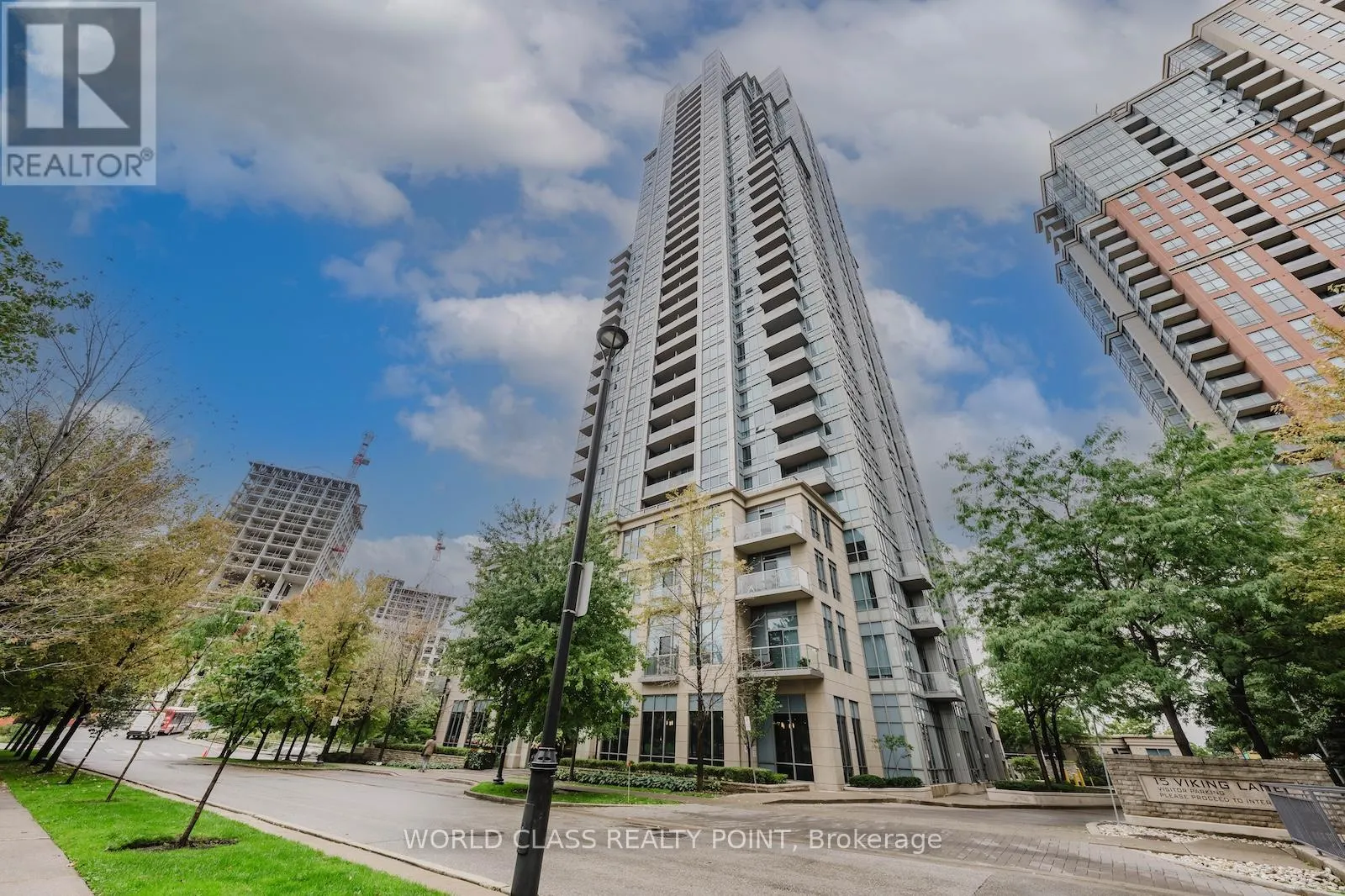 15 - 15 VIKING LANE