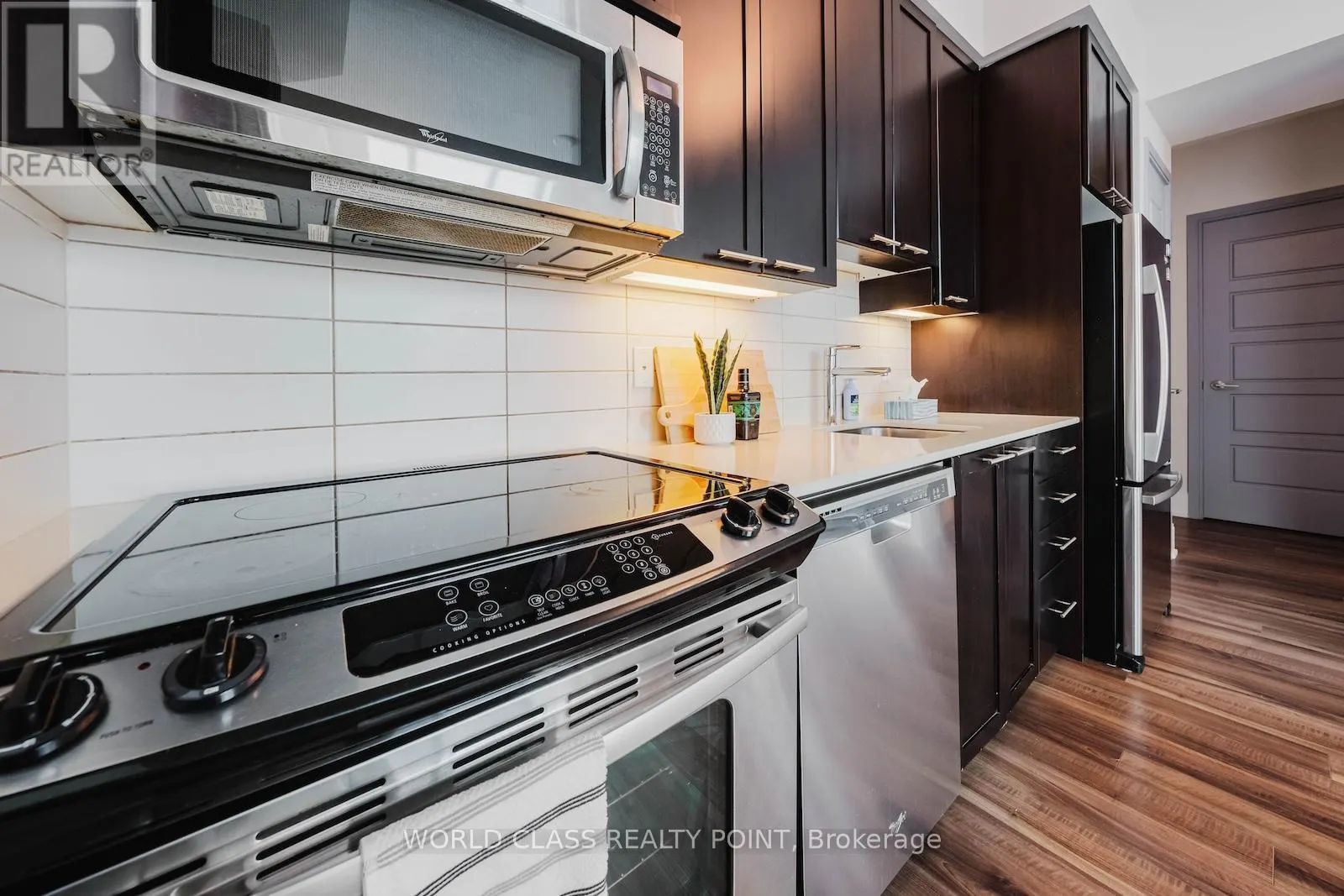 15 - 15 VIKING LANE