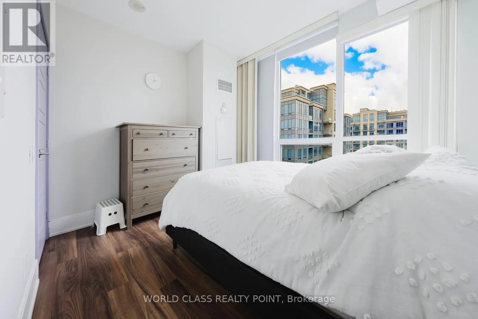 15 - 15 VIKING LANE