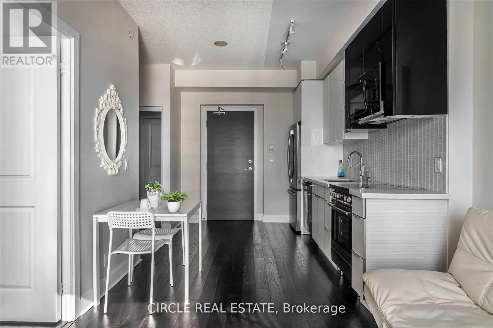 1806 - 33 SHORE BREEZE DRIVE