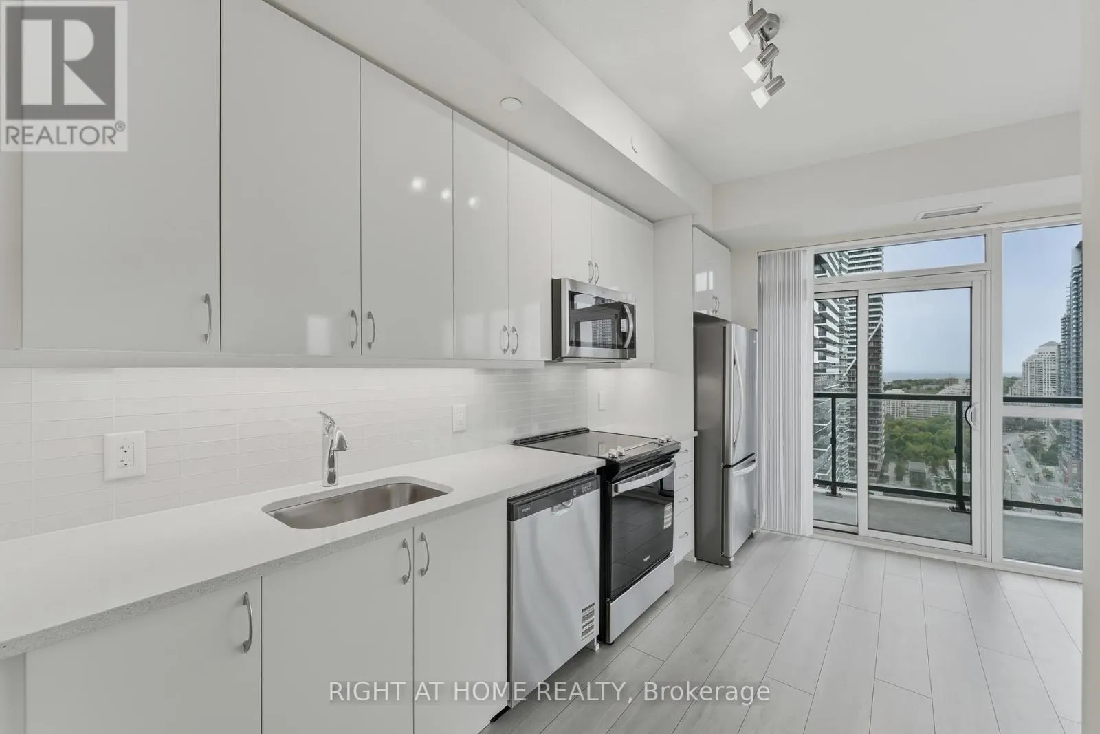 2308 - 38 ANNIE CRAIG DRIVE