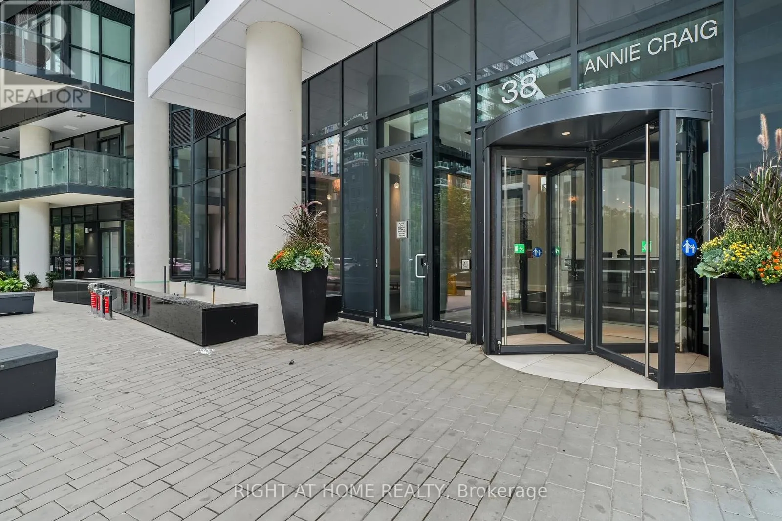 2308 - 38 ANNIE CRAIG DRIVE