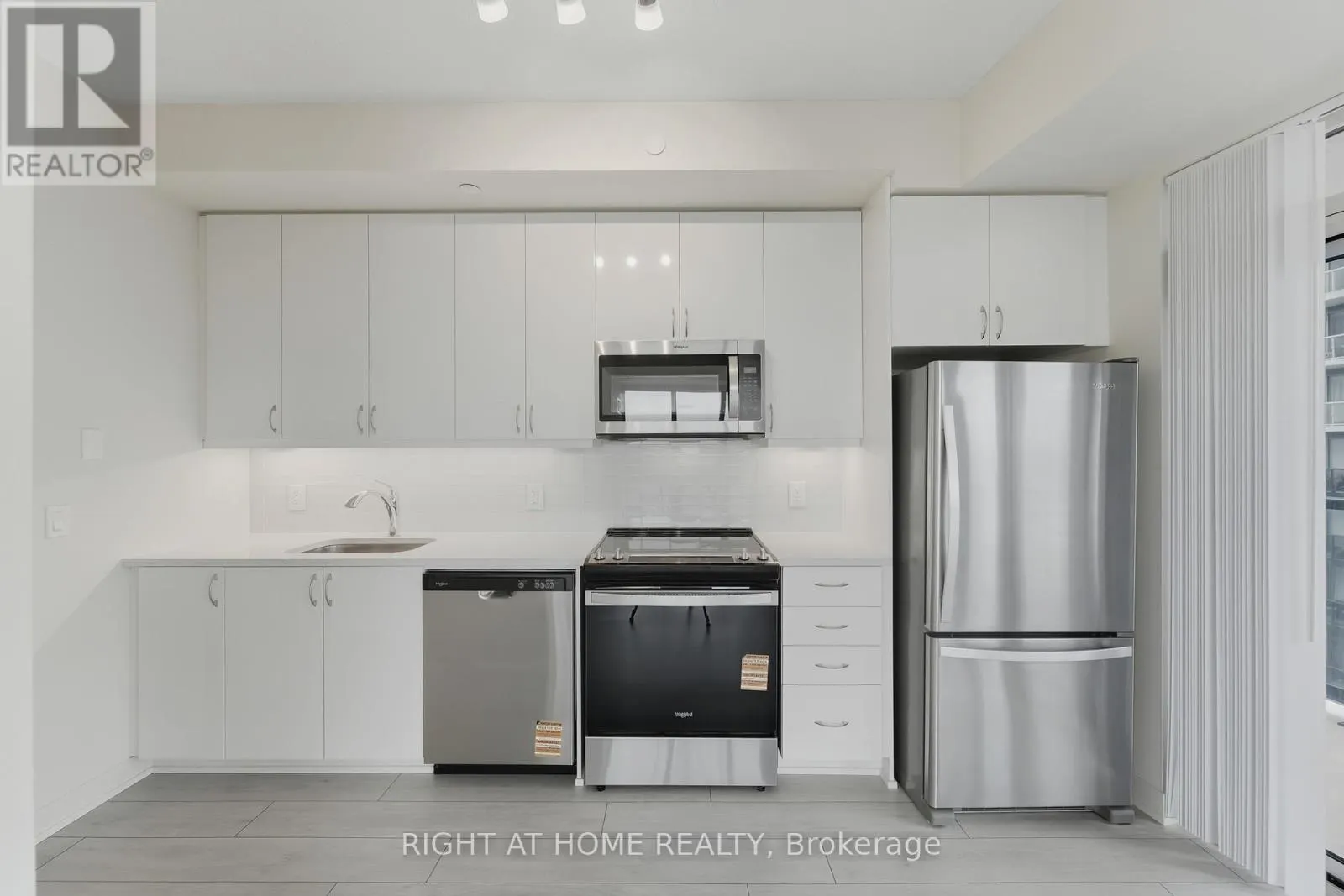 2308 - 38 ANNIE CRAIG DRIVE
