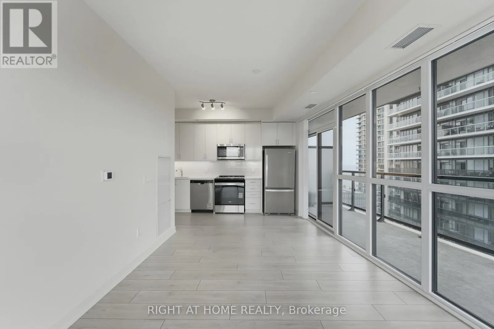 2308 - 38 ANNIE CRAIG DRIVE