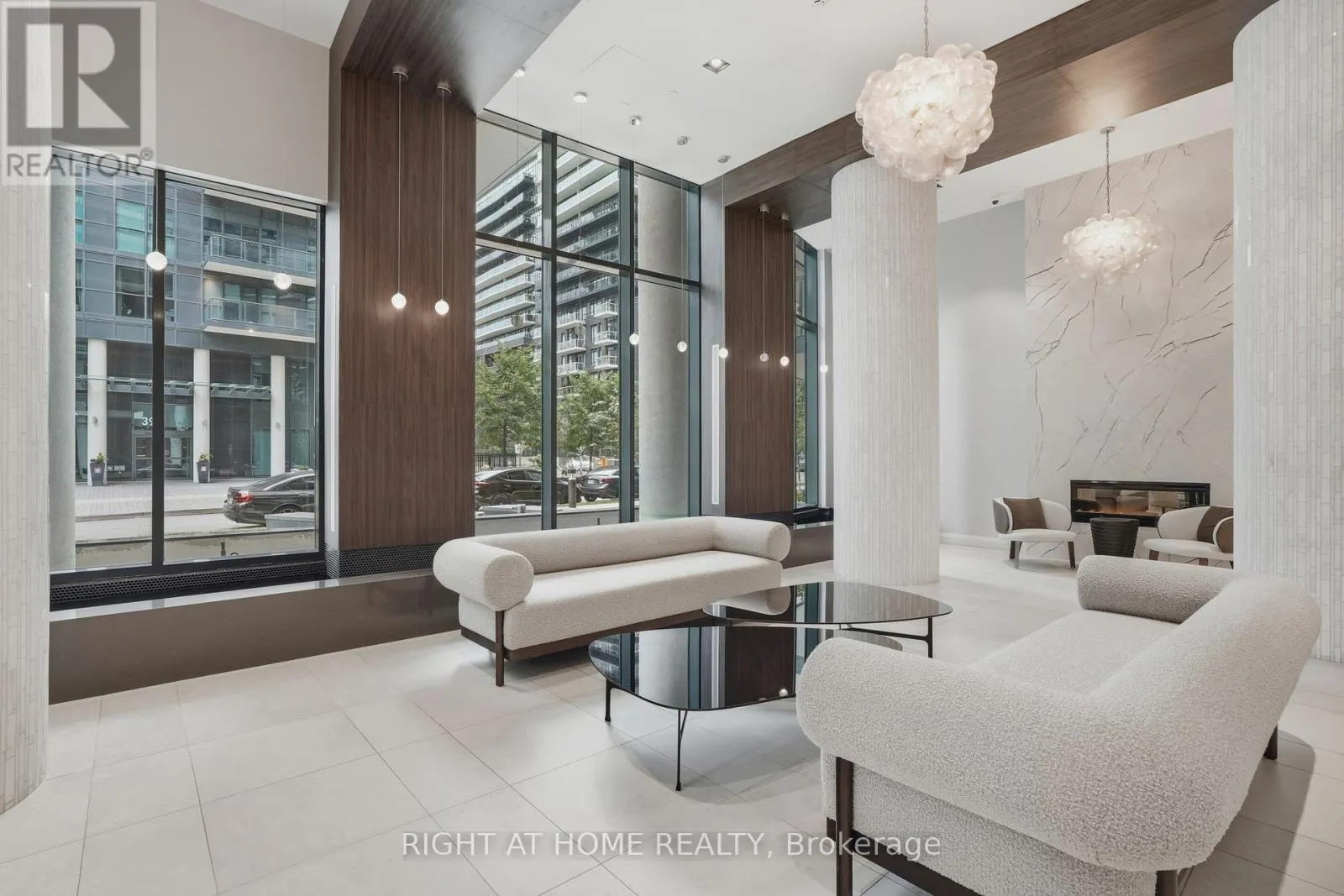 2308 - 38 ANNIE CRAIG DRIVE