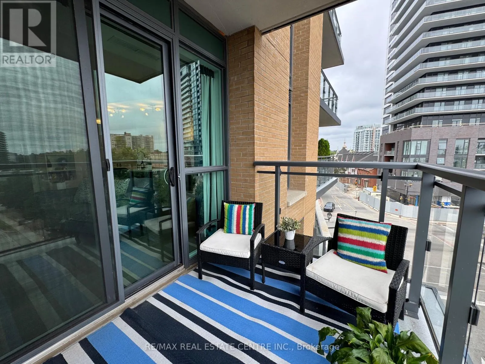 405 - 2060 LAKESHORE ROAD