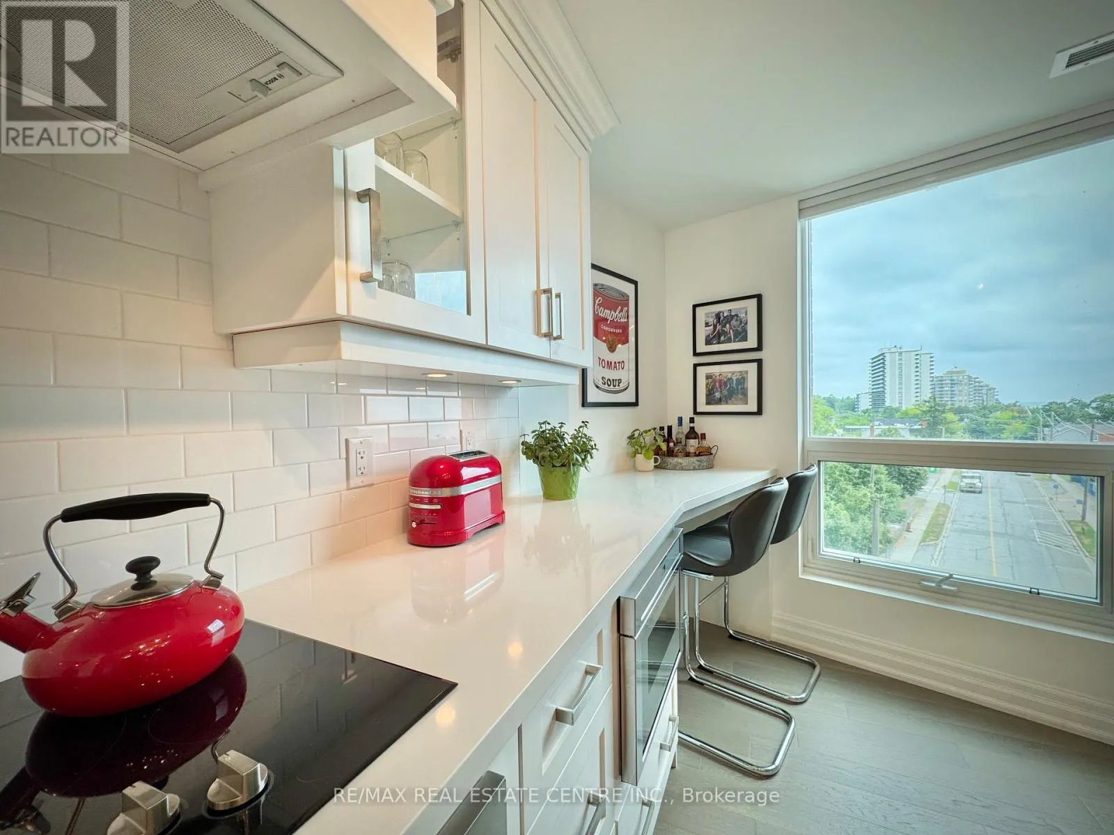 405 - 2060 LAKESHORE ROAD