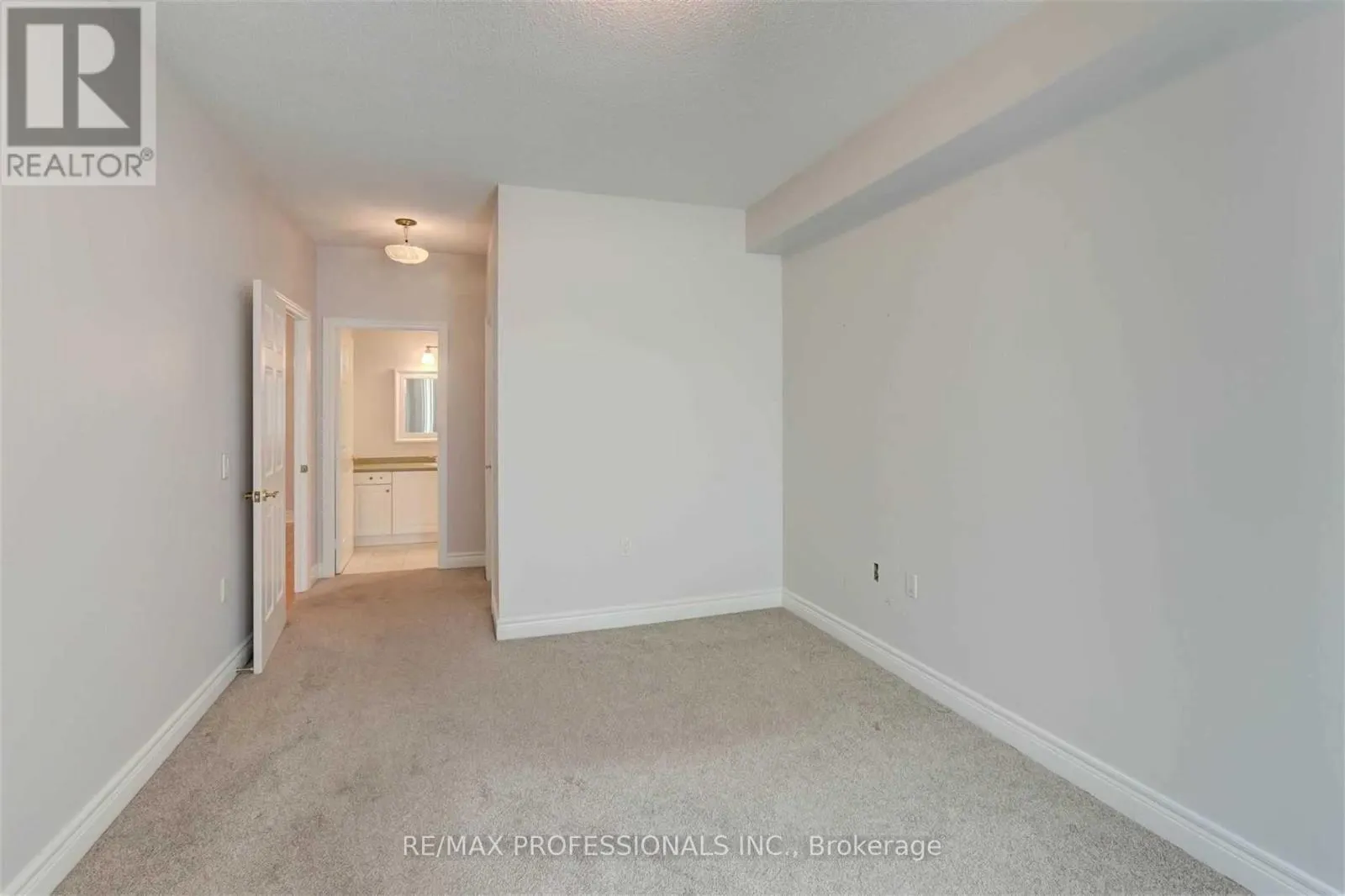 305 - 10 OLD MILL TRAIL