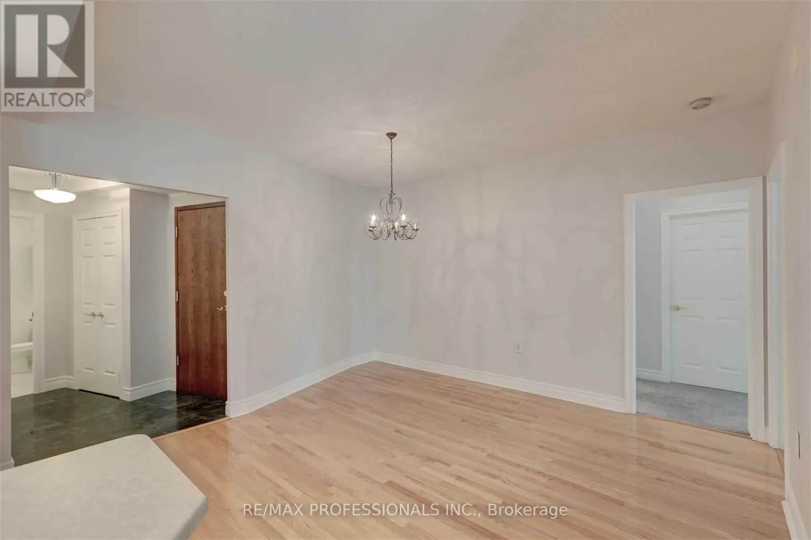 305 - 10 OLD MILL TRAIL