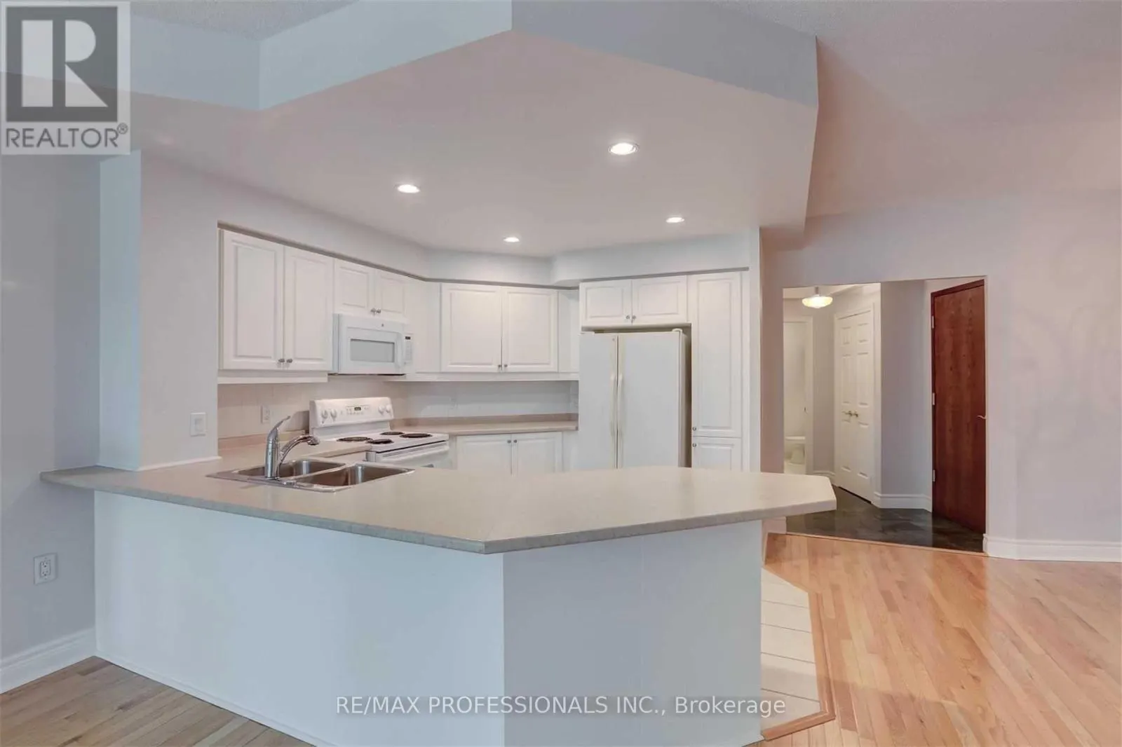 305 - 10 OLD MILL TRAIL