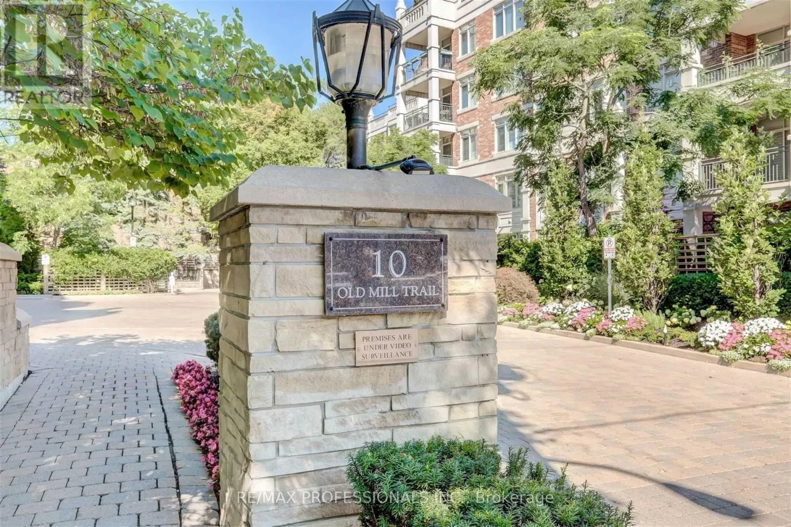 305 - 10 OLD MILL TRAIL