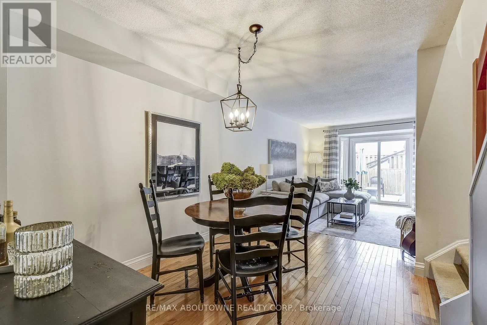 418 - 895 MAPLE AVENUE