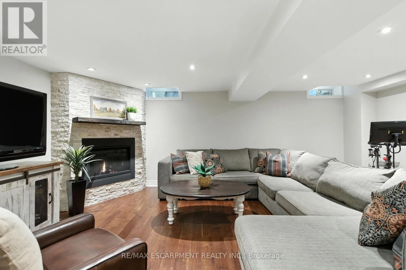 2041 QUAIL VALLEY DRIVE