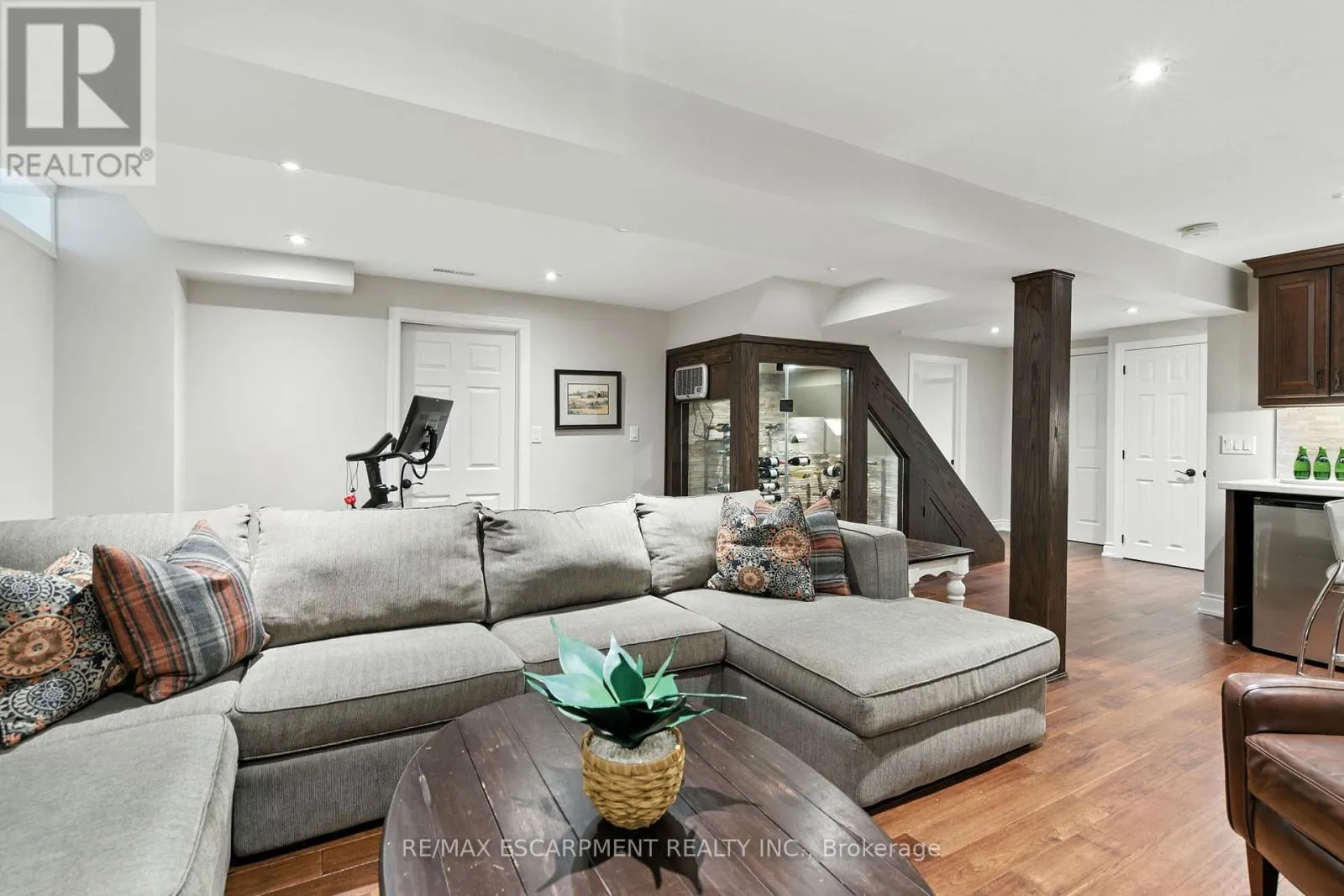 2041 QUAIL VALLEY DRIVE