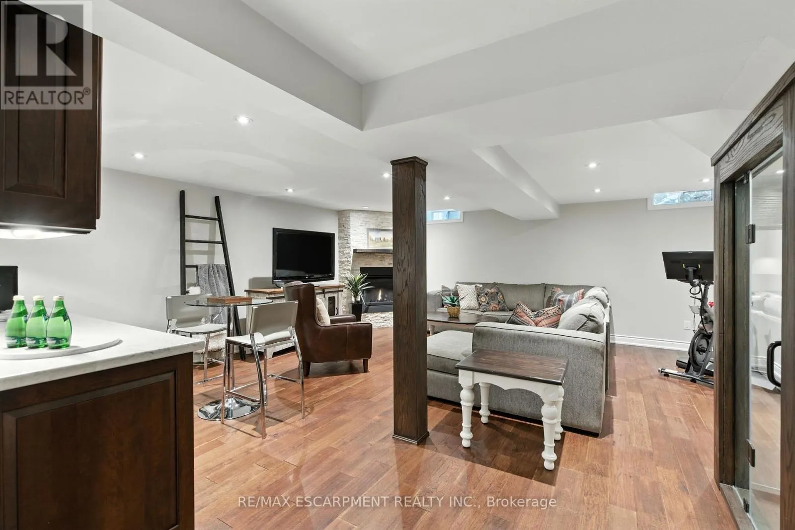 2041 QUAIL VALLEY DRIVE