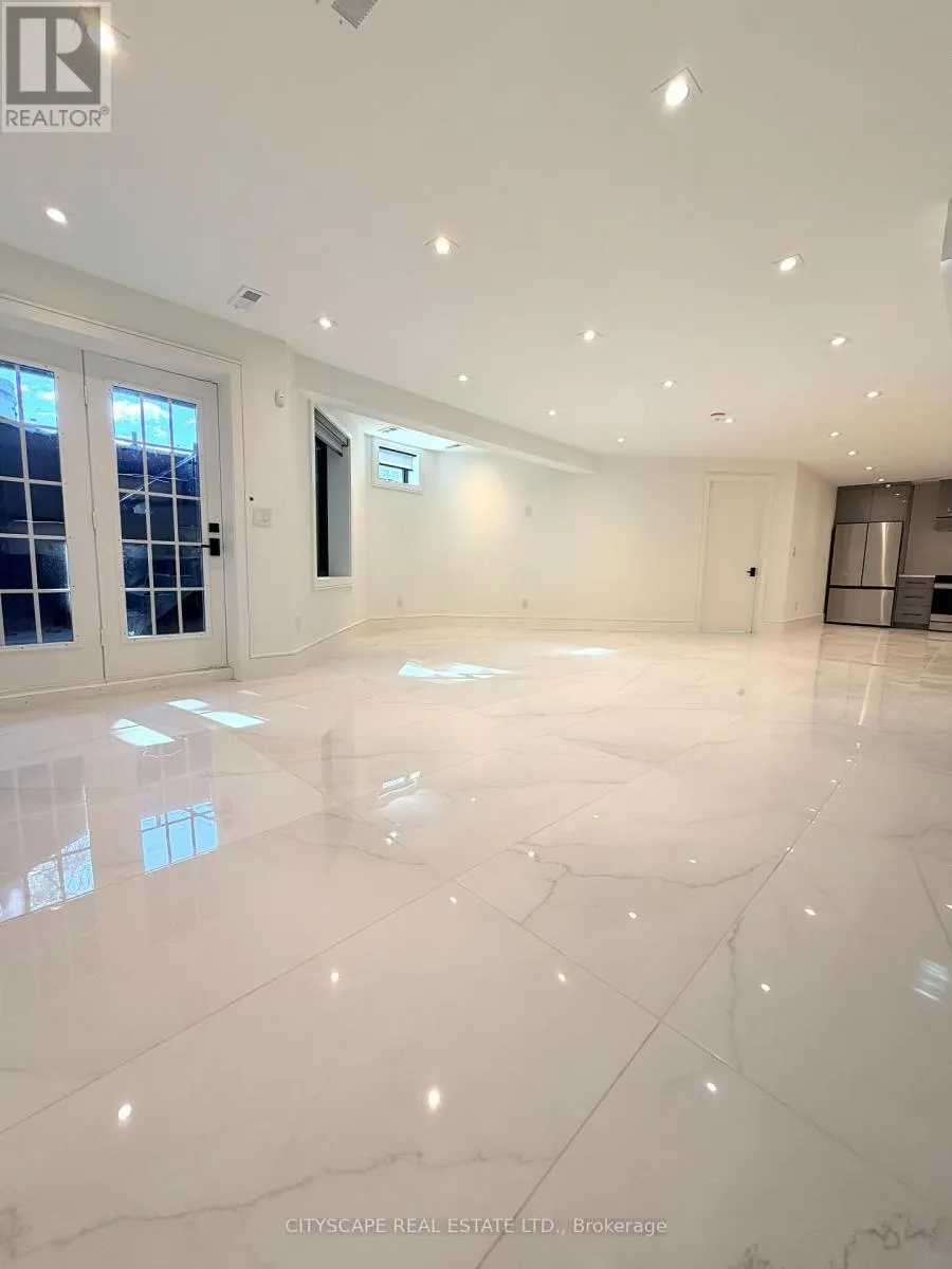 155 LAKE PROMENADE