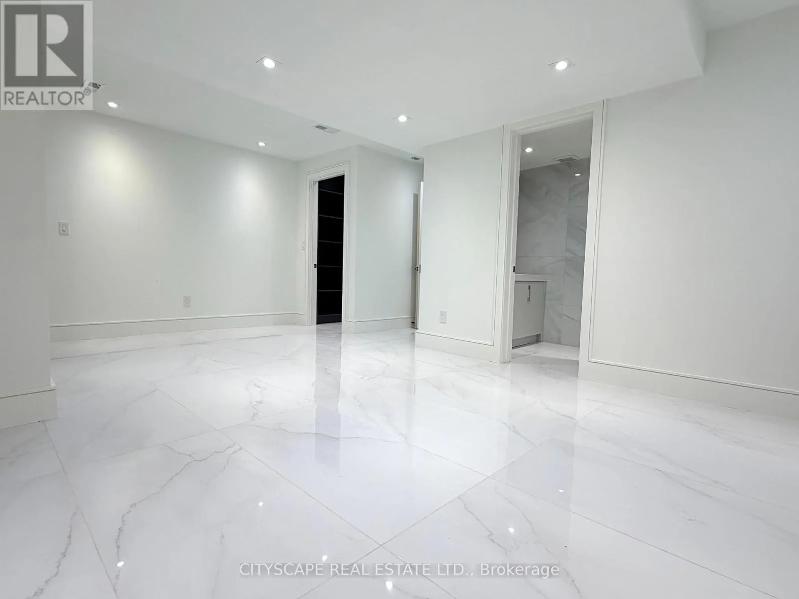 155 LAKE PROMENADE