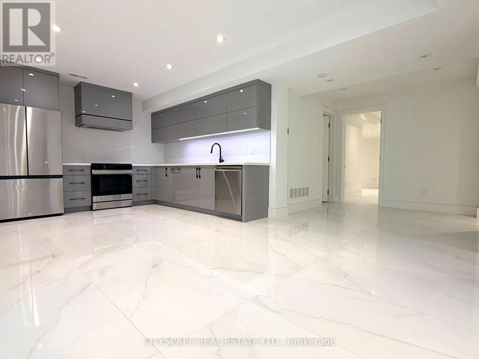 155 LAKE PROMENADE