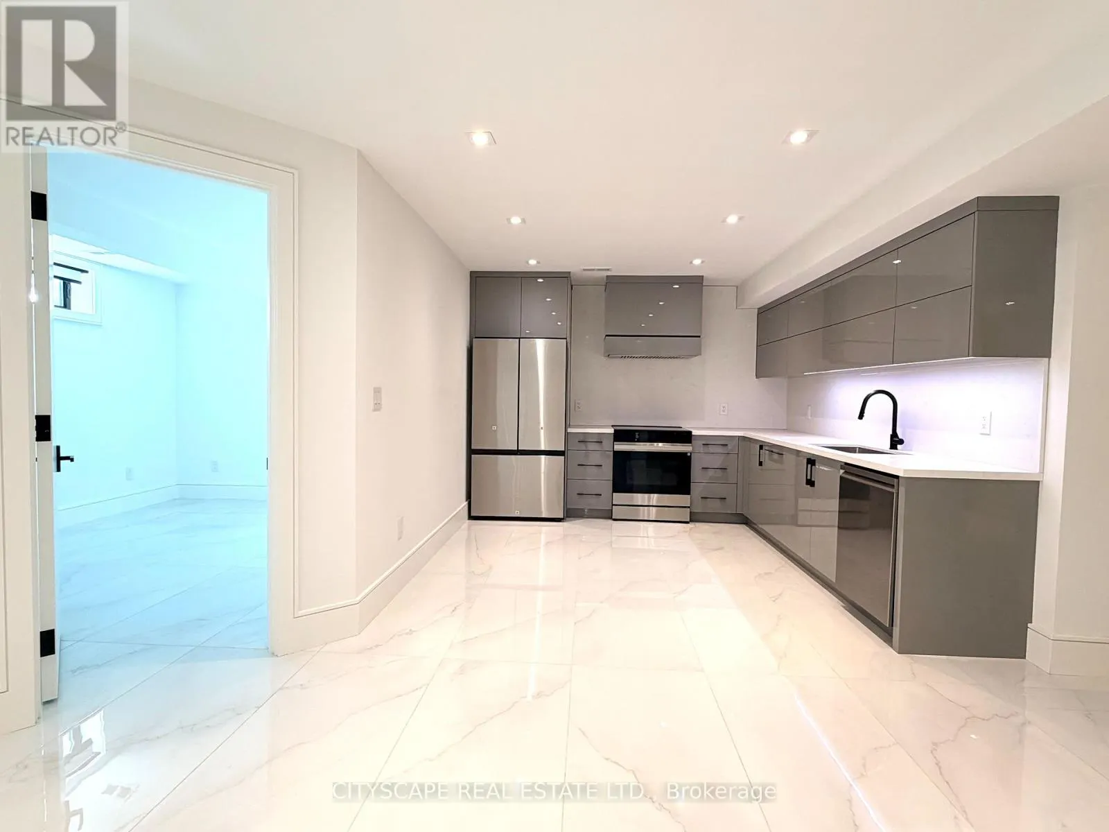 155 LAKE PROMENADE
