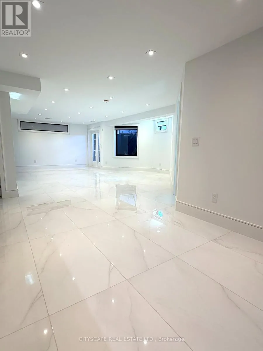 155 LAKE PROMENADE