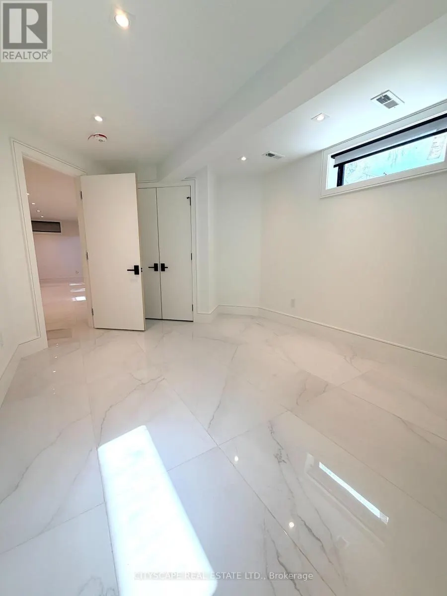 155 LAKE PROMENADE