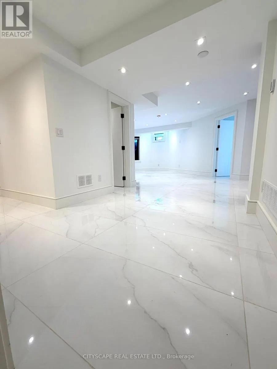 155 LAKE PROMENADE