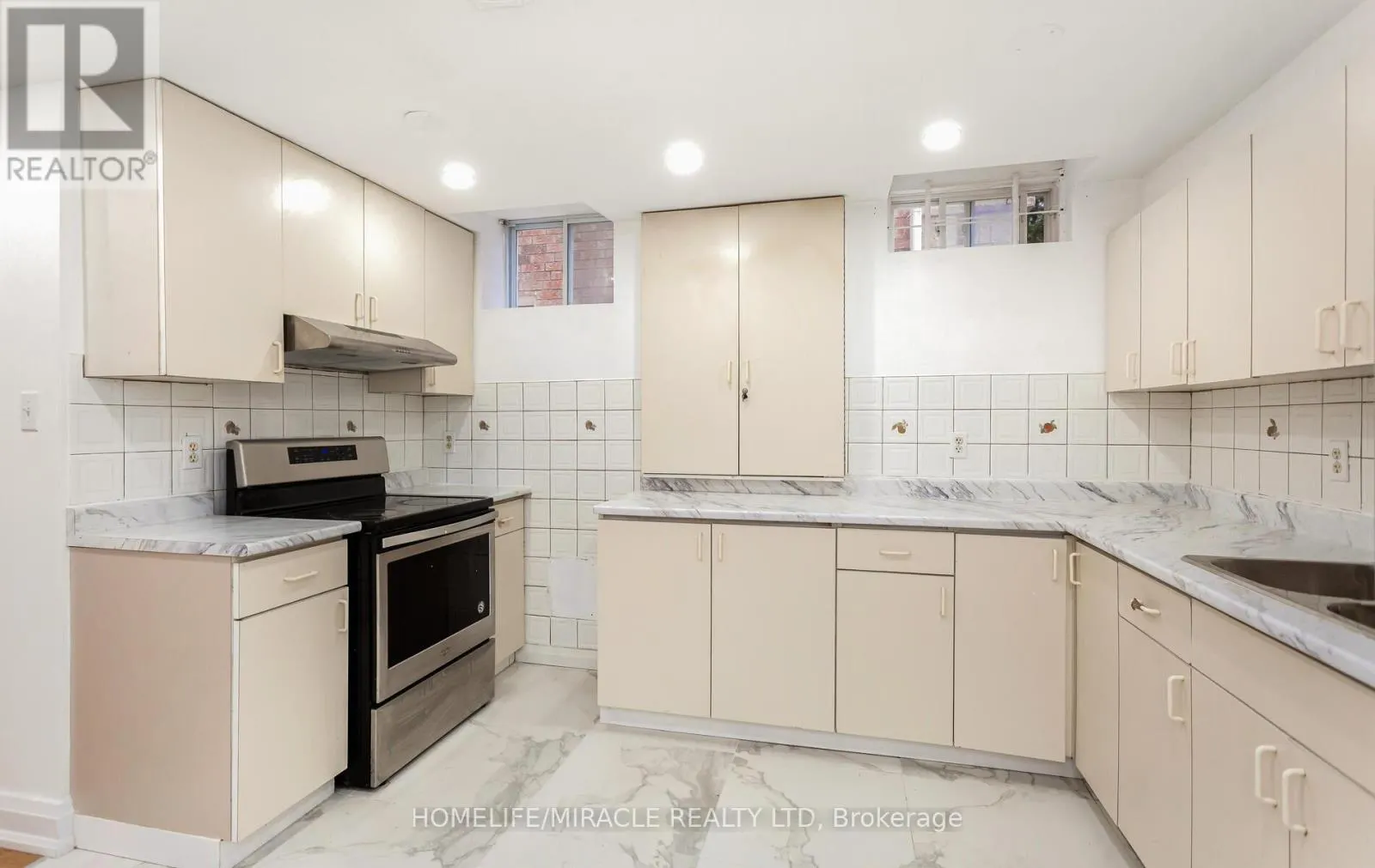 20 ATIRA AVENUE