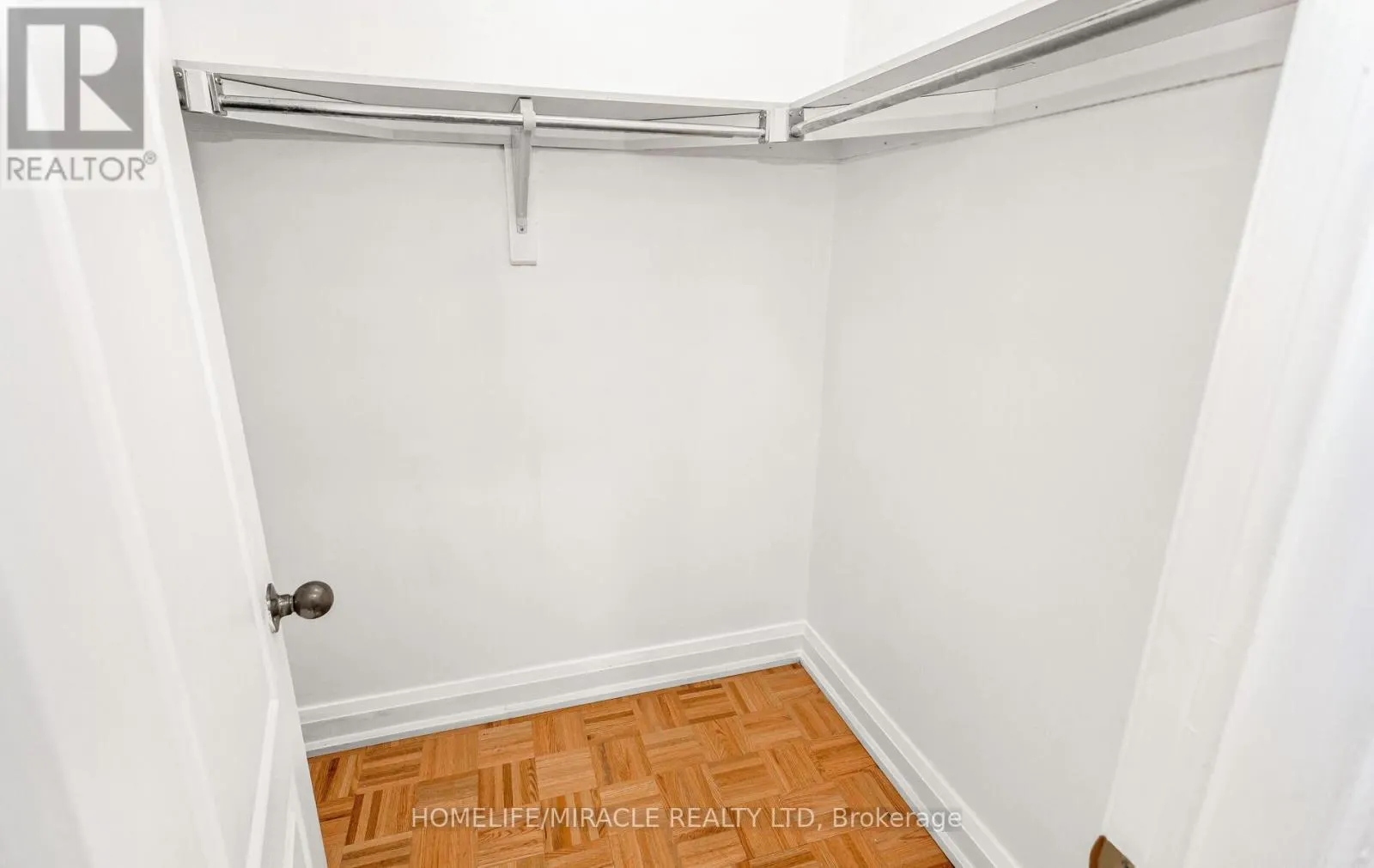 20 ATIRA AVENUE