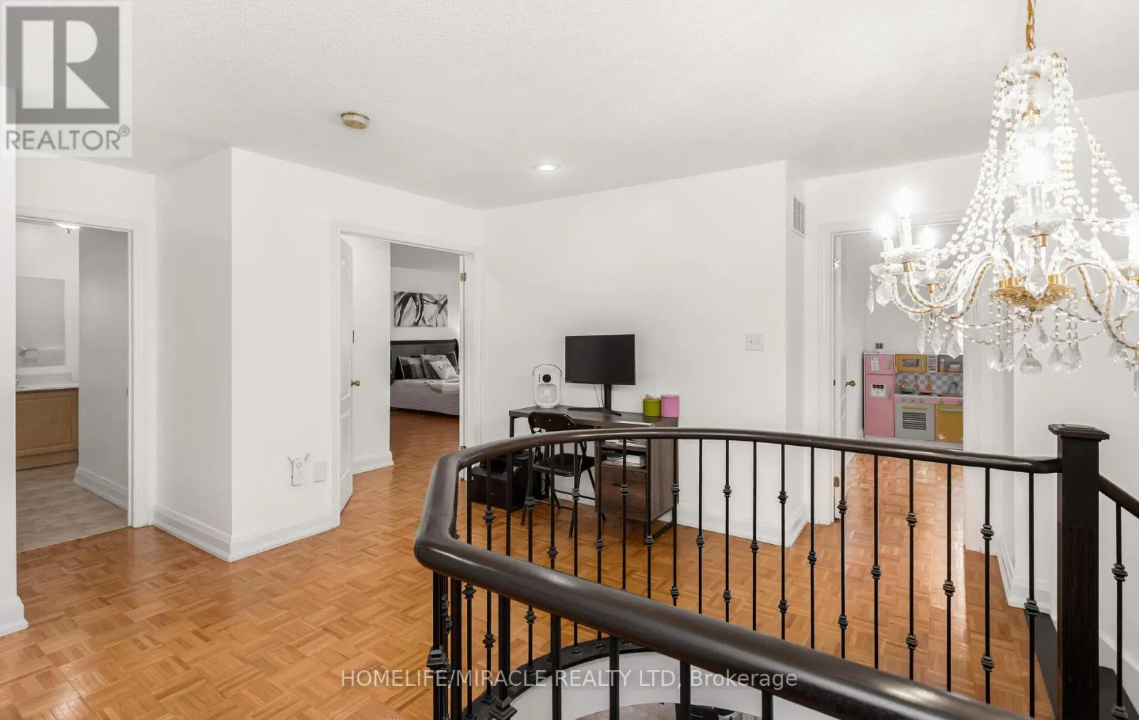 20 ATIRA AVENUE