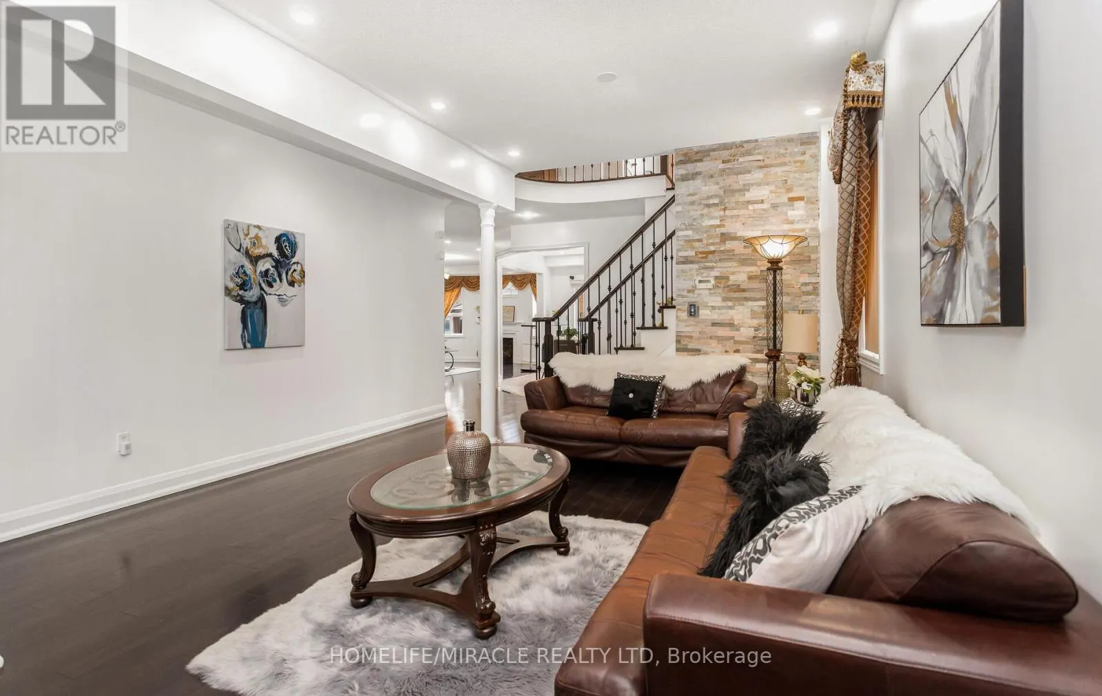 20 ATIRA AVENUE