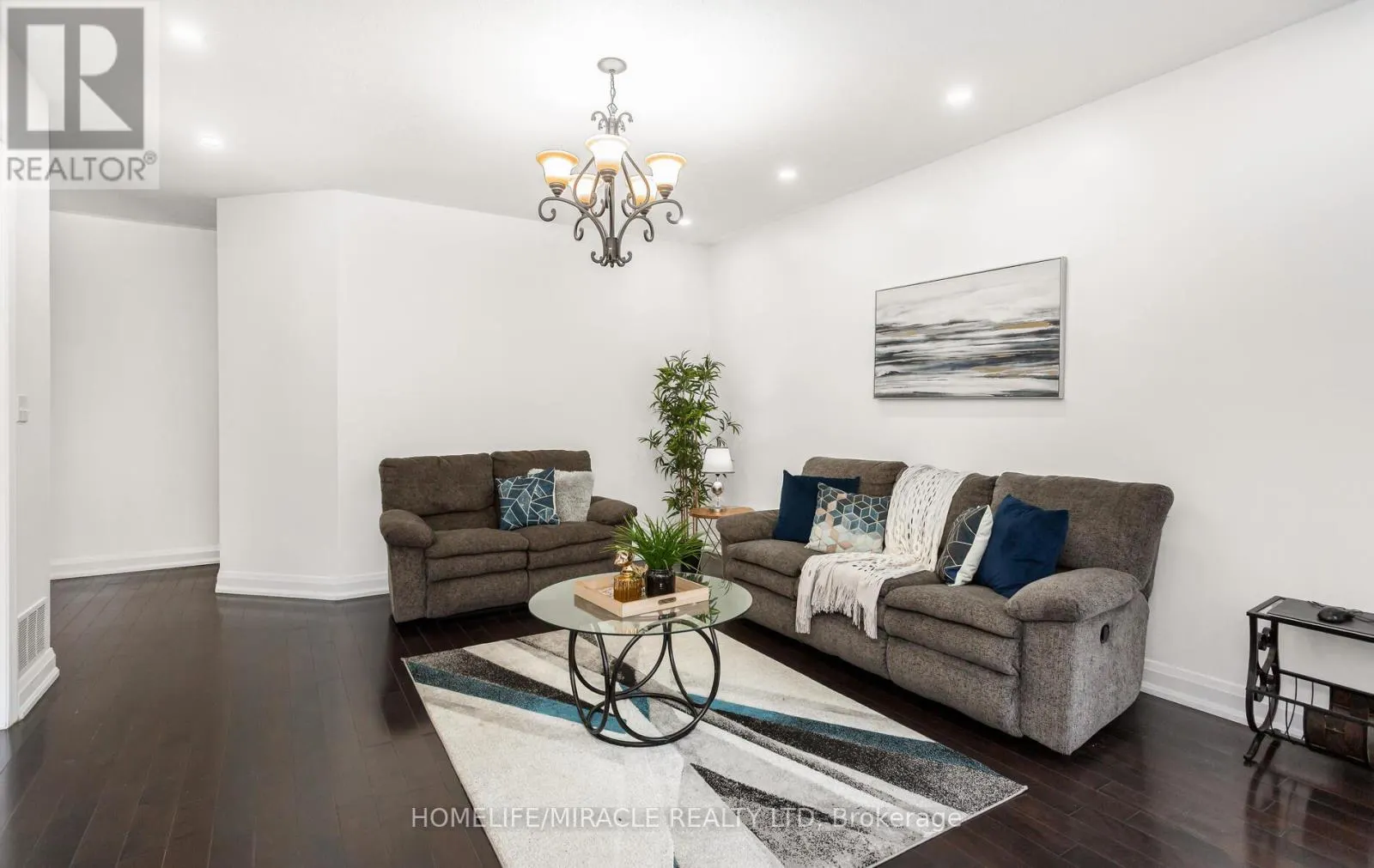 20 ATIRA AVENUE