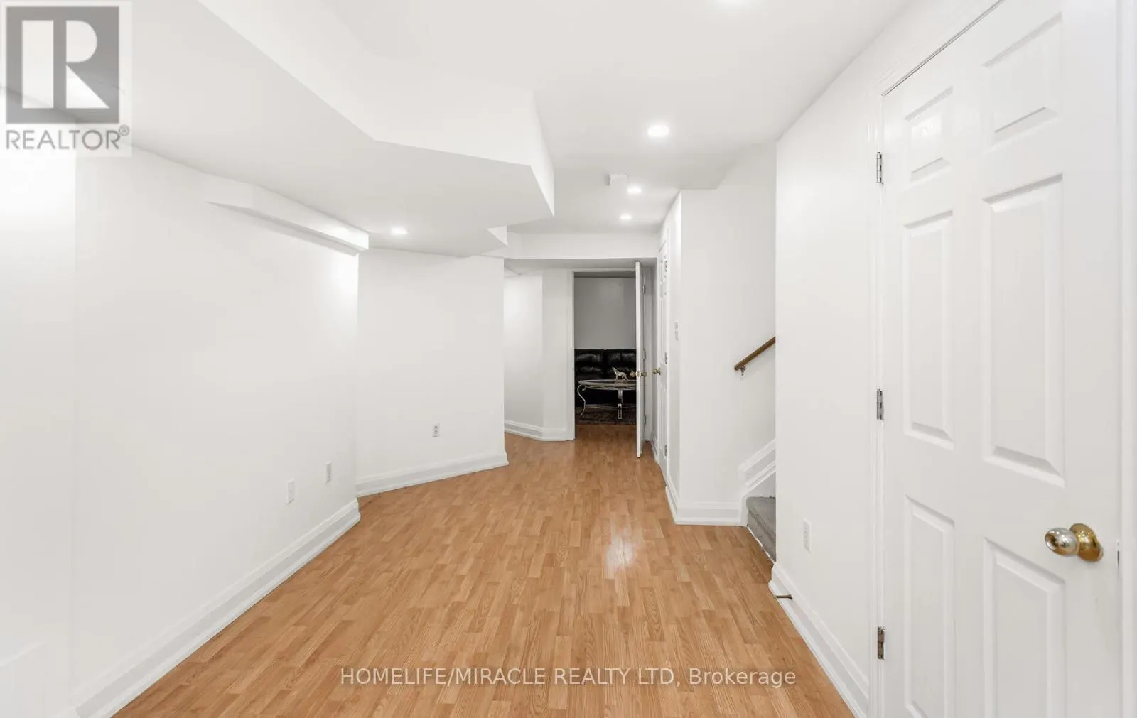 20 ATIRA AVENUE