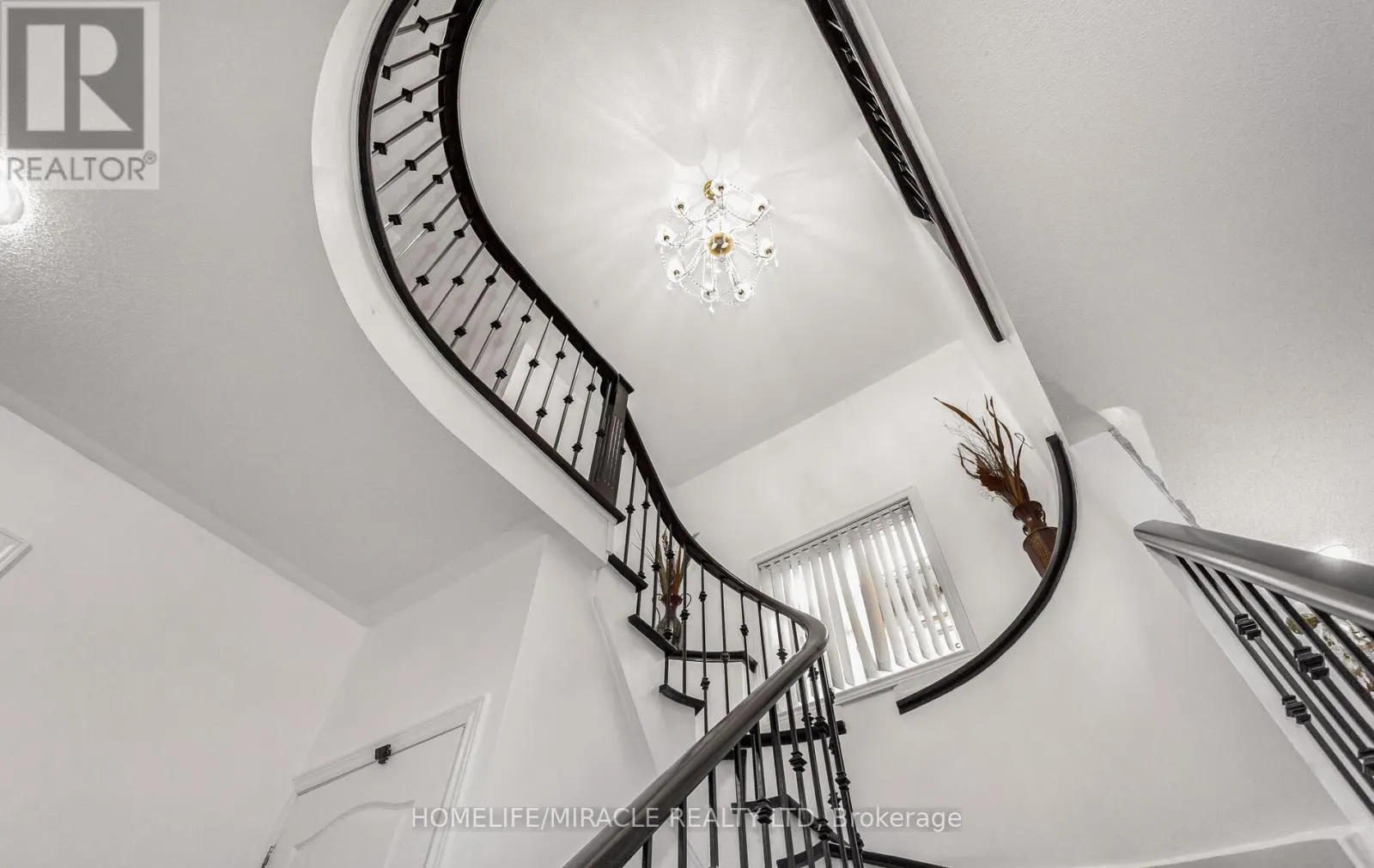 20 ATIRA AVENUE