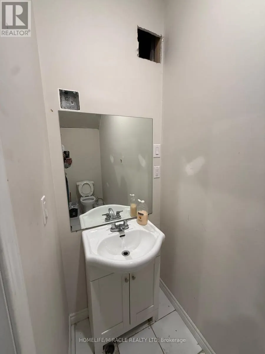 24 - 1050 BRITANNIA ROAD E