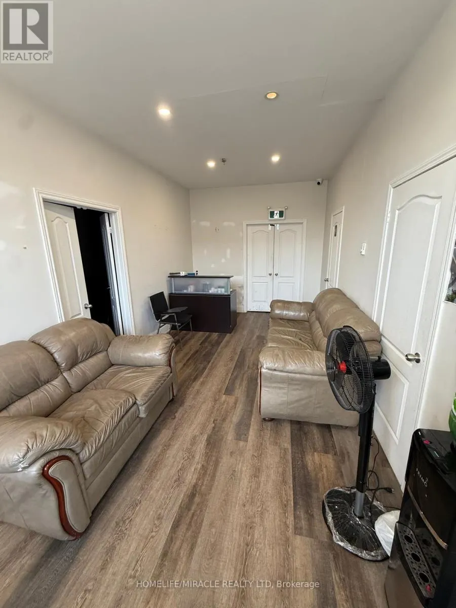 24 - 1050 BRITANNIA ROAD E